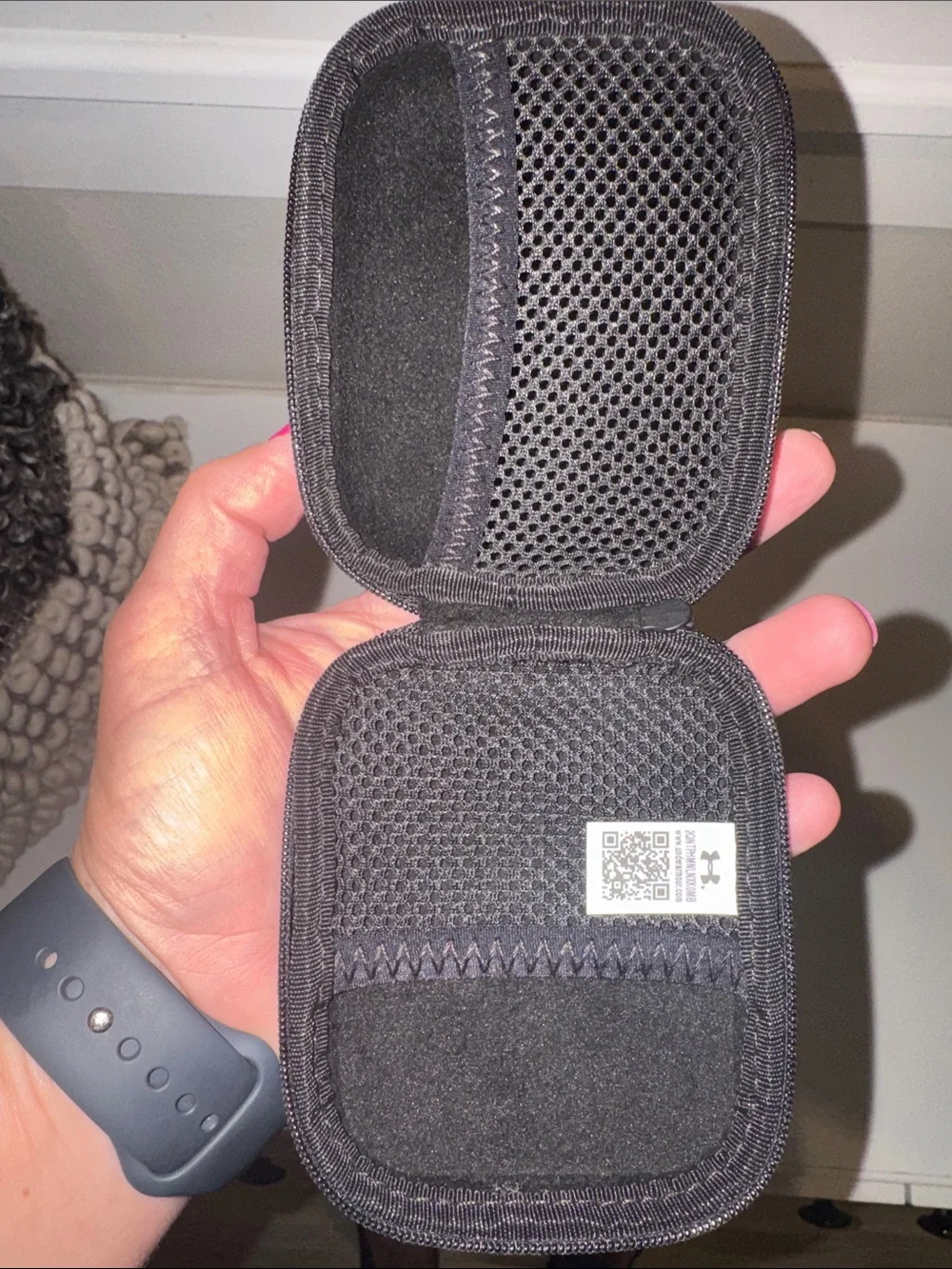 Under Armour Contain Micro - Black Zippered Zip Pouch with Carabiner